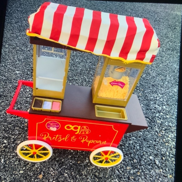 LARGE Version Our Generation Pretzel and Popcorn stand for 18” dolls - Picture 2 of 3